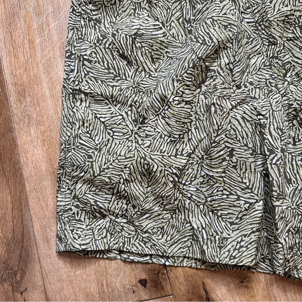 Columbia Forest Green Shorts Size Medium - Picture 3 of 12